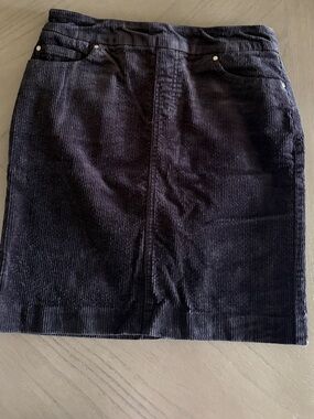 Classic Corduroy Pencil Skirt in Black